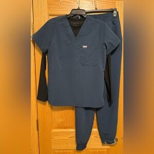 FIGS Scrub Set With Undershirt